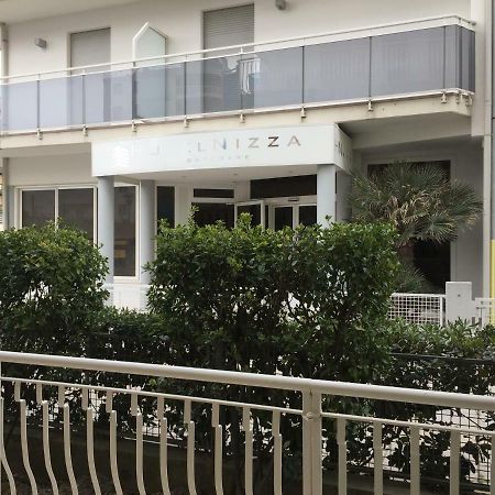 Piccolo Moderno Appartamento Sulla Spiaggia In Centro Lido di Jesolo Buitenkant foto